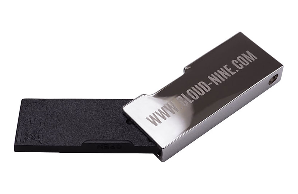 USB Stick Solid Twist Logo auf Rückseite als Lasergravur